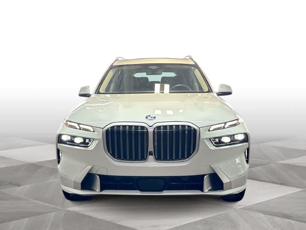 Used 2026 BMW X7 xDrive40i AWD/4WD image 3