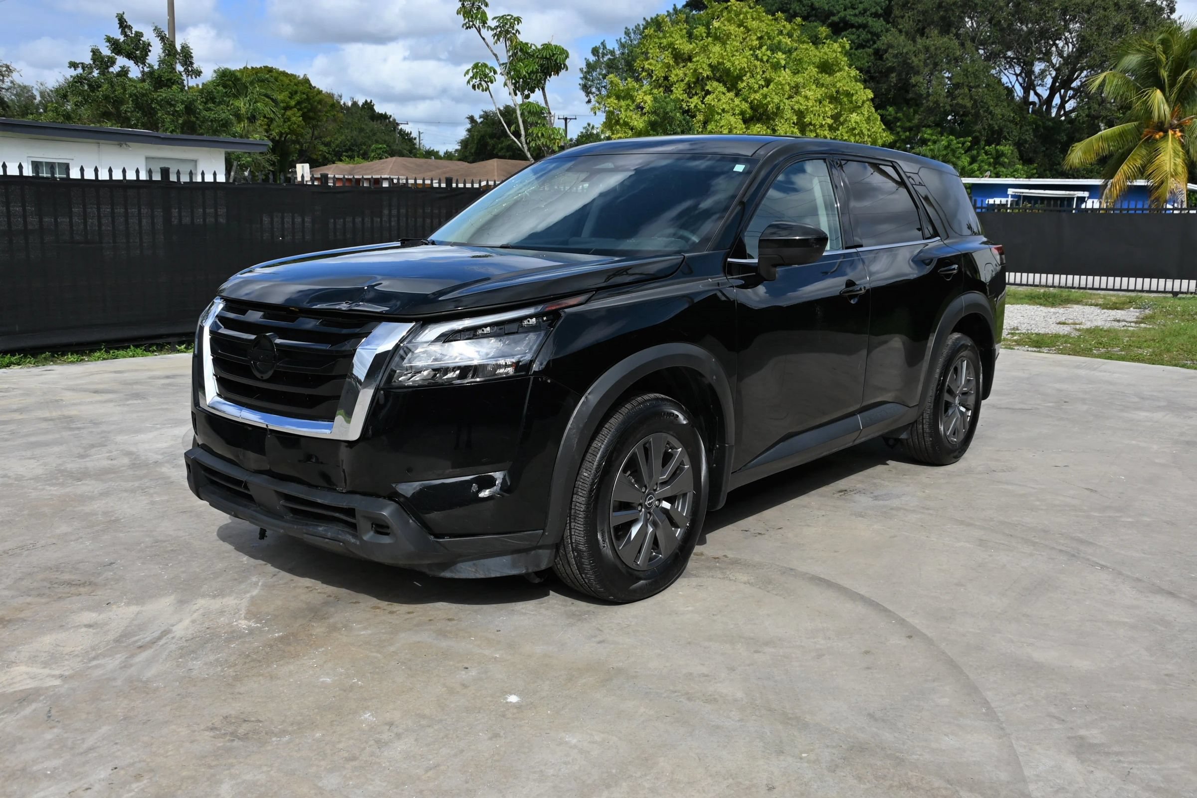 Used 2025 Nissan Pathfinder S AWD/4WD image 2
