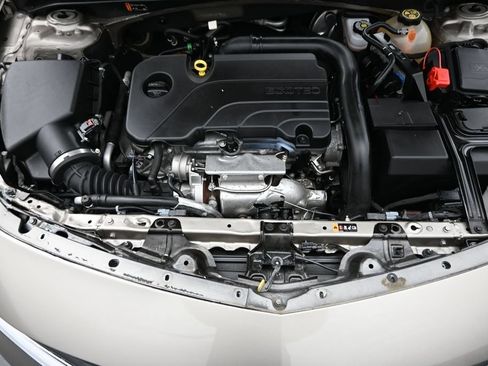 Used 2022 Chevrolet Malibu LT FWD image 15