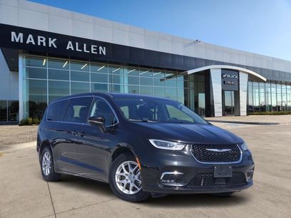 Used 2023 Chrysler Pacifica Touring-L