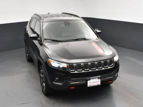 Used 2024 Jeep Compass Trailhawk AWD/4WD image 19