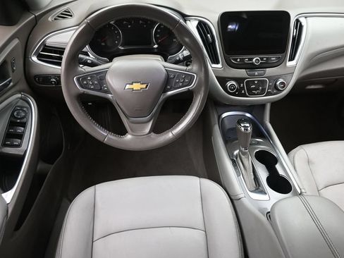 Used 2018 Chevrolet Malibu LT w/ Leather Package FWD image 14