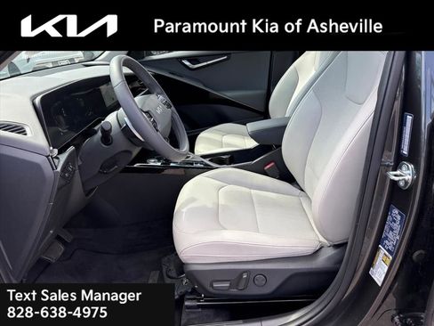Certified 2025 Kia Niro EX image 17