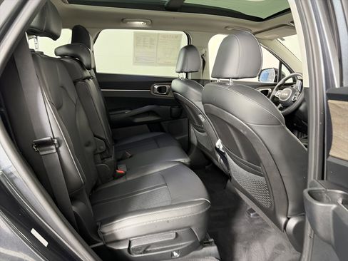 Certified 2022 Kia Sorento S w/ Panoramic Sunroof Package image 43