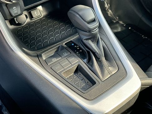 Used 2022 Toyota RAV4 XLE image 19