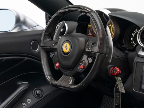 Used 2016 Ferrari California T RWD image 53