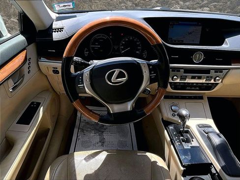 Used 2015 Lexus ES 300h w/ Navigation System Package FWD image 5