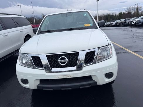 Used 2021 Nissan Frontier SV w/ SV Utility Package image 2