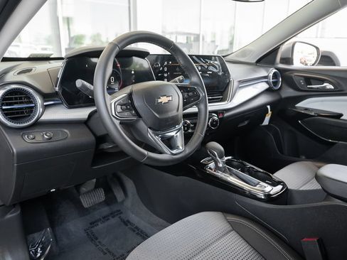 Used 2026 Chevrolet Trax LT w/ Driver Confidence Package FWD image 19