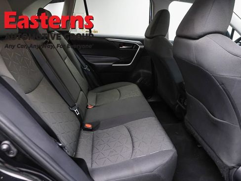 Used 2021 Toyota RAV4 XLE AWD/4WD image 22