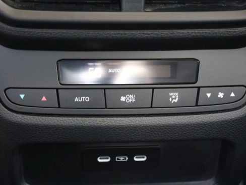 Used 2025 Honda Pilot Touring image 23