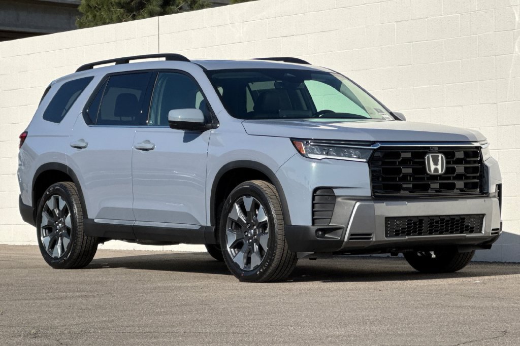 New 2026 Honda Pilot Touring image 2