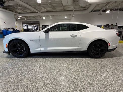 Used 2022 Chevrolet Camaro LT RWD image 2