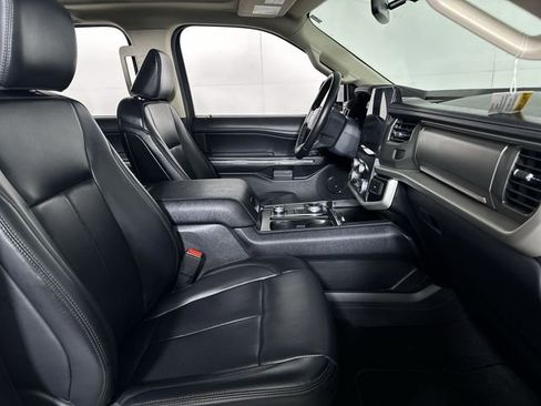Used 2024 Ford Expedition XLT AWD/4WD image 29
