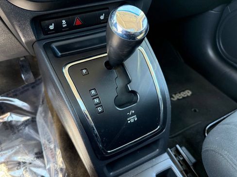 Used 2016 Jeep Patriot Latitude w/ Sun/Sound Group AWD/4WD image 29
