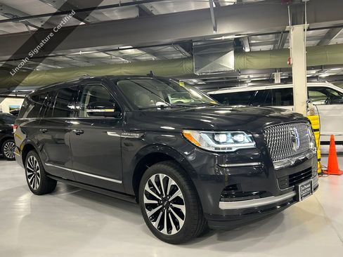 Used 2022 Lincoln Navigator L Reserve image 1