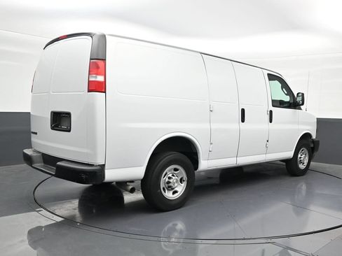 Used 2022 Chevrolet Express 2500 w/ Driver Convenience Package RWD image 5