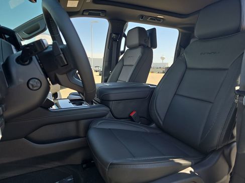 New 2026 GMC Yukon XL Denali w/ Denali Reserve Package AWD/4WD image 16