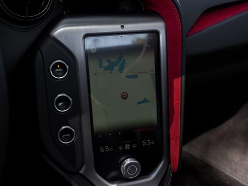 Used 2024 McLaren 750S Spider image 35