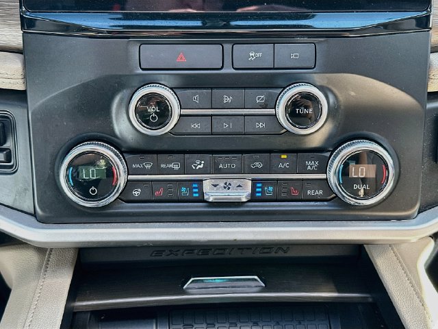 Used 2022 Ford Expedition Limited AWD/4WD image 16