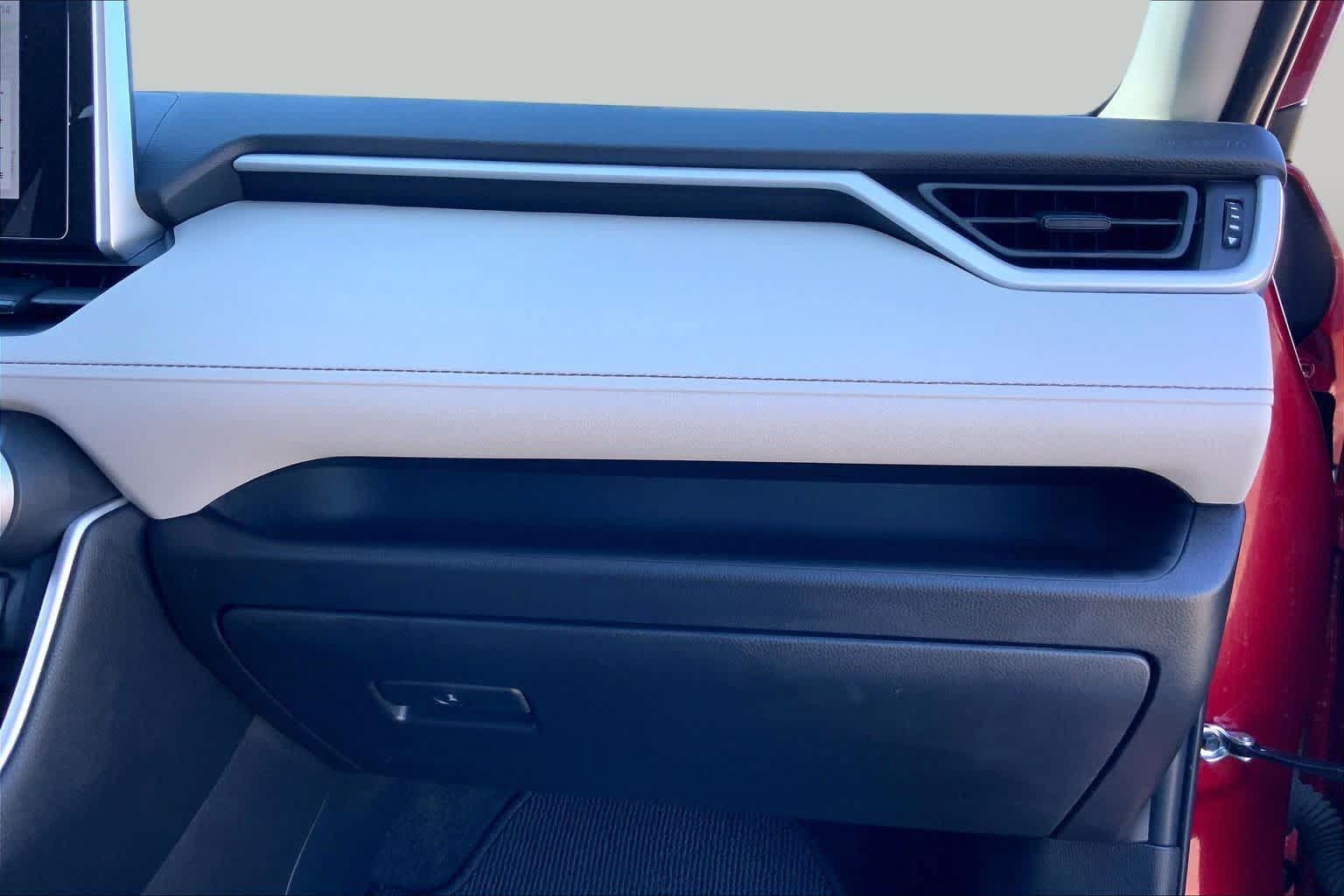 Used 2024 Toyota RAV4 XLE FWD image 18
