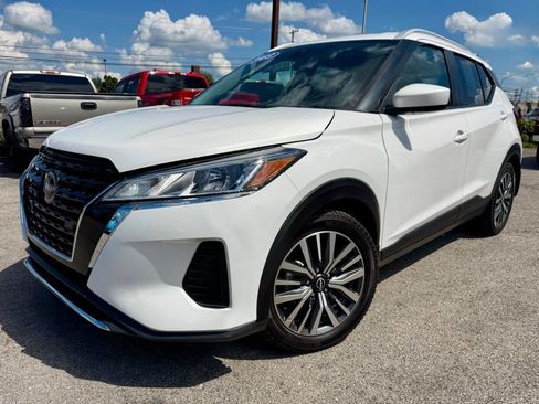 Used 2023 Nissan Kicks SV FWD image 3