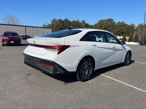 Used 2024 Hyundai Elantra SEL image 5