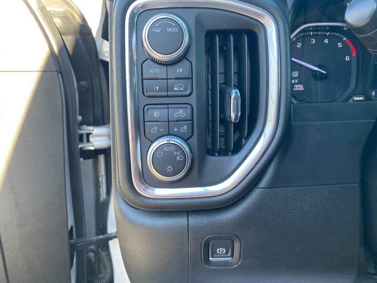 Used 2020 GMC Sierra 1500 Elevation w/ Elevation Value Package AWD/4WD image 22