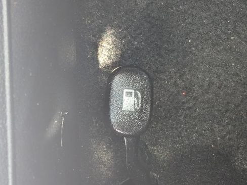 Used 2024 Hyundai Venue SEL FWD image 33