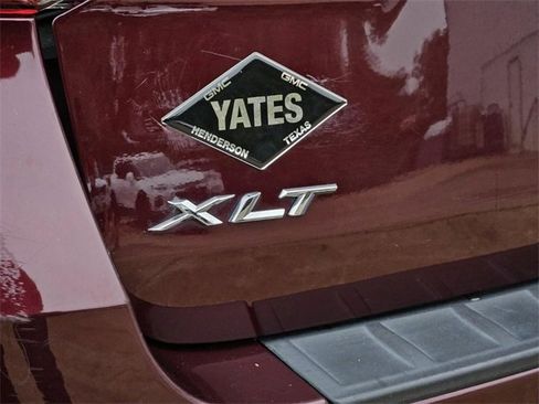 Used 2022 Ford Explorer XLT w/ Equipment Group 202A image 7