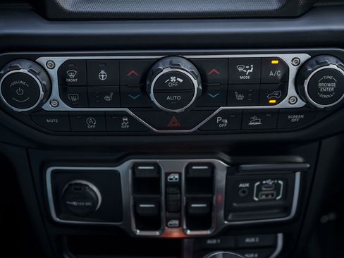 Used 2022 Jeep Wrangler Unlimited Sahara image 20