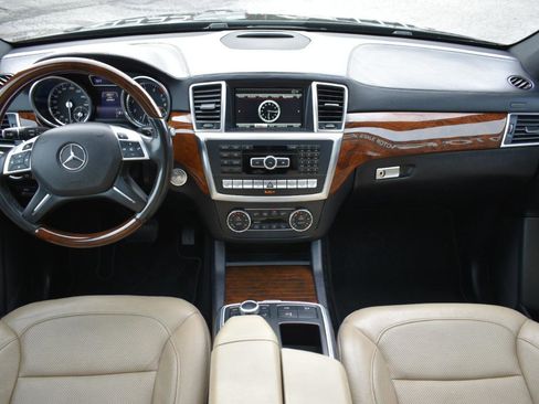 Used 2016 Mercedes-Benz GL 550 4MATIC image 11