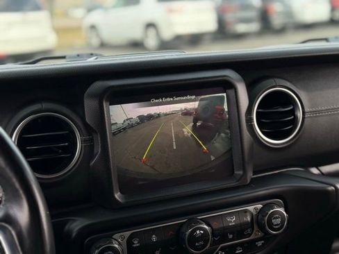 Used 2022 Jeep Wrangler Unlimited Sahara w/ Cold Weather Group image 4