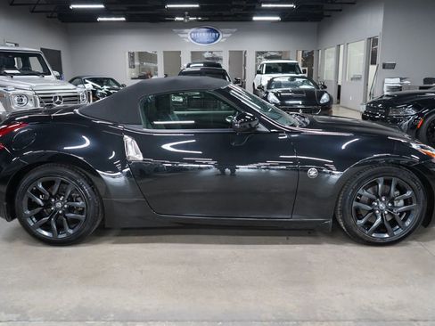 Used 2019 Nissan 370Z Touring RWD image 6