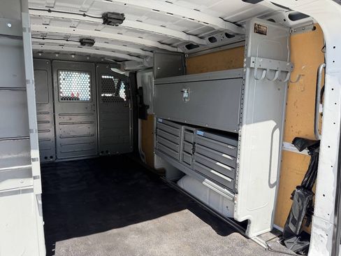 Used 2021 Nissan NV 2500 SV RWD image 13