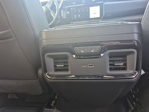 Used 2025 GMC Sierra 2500 AT4 w/ AT4 Premium Plus Package AWD/4WD image 11