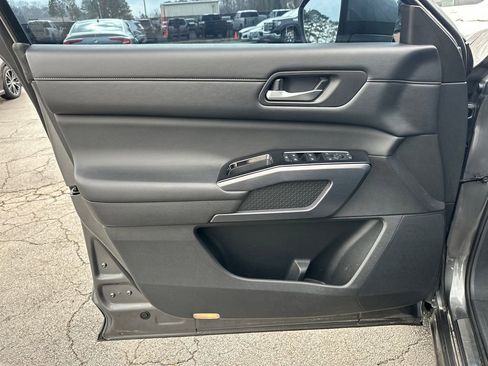 Used 2022 Nissan Pathfinder SL w/ Lighting Package (N92) image 11