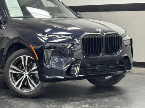 Used 2023 BMW X7 xDrive40i w/ M Sport Package image 3