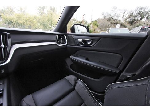 Used 2023 Volvo S60 B5 Ultimate image 10