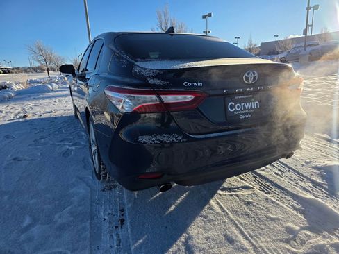 Used 2018 Toyota Camry XLE image 5