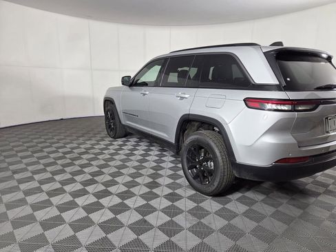 New 2026 Jeep Grand Cherokee Altitude image 10