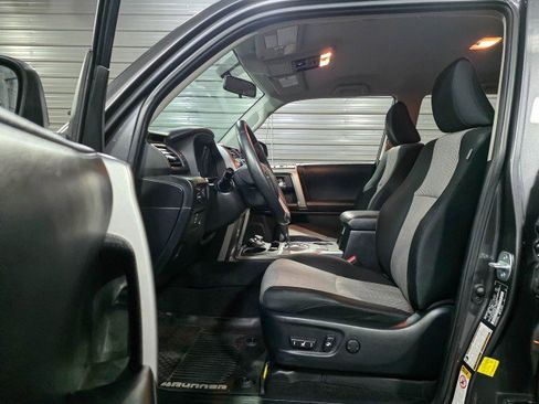 Used 2018 Toyota 4Runner SR5 w/ Wilderness Package image 13