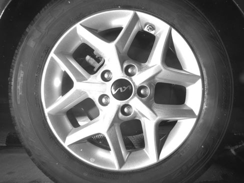 Used 2025 Kia Soul LX w/ LX Technology Package FWD image 15