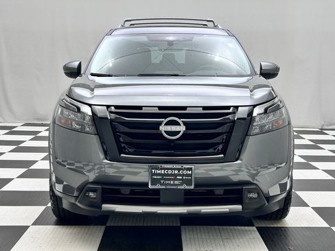 Used 2025 Nissan Pathfinder SL w/ Black Appearance Package AWD/4WD image 3