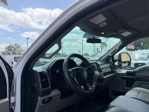 Used 2017 Ford F550 2WD Regular Cab Super Duty image 18