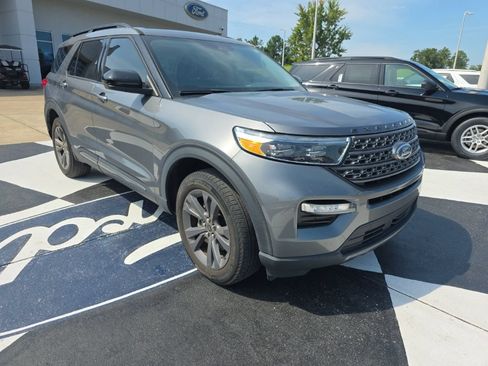 Used 2024 Ford Explorer XLT w/ Equipment Group 202A AWD/4WD image 14