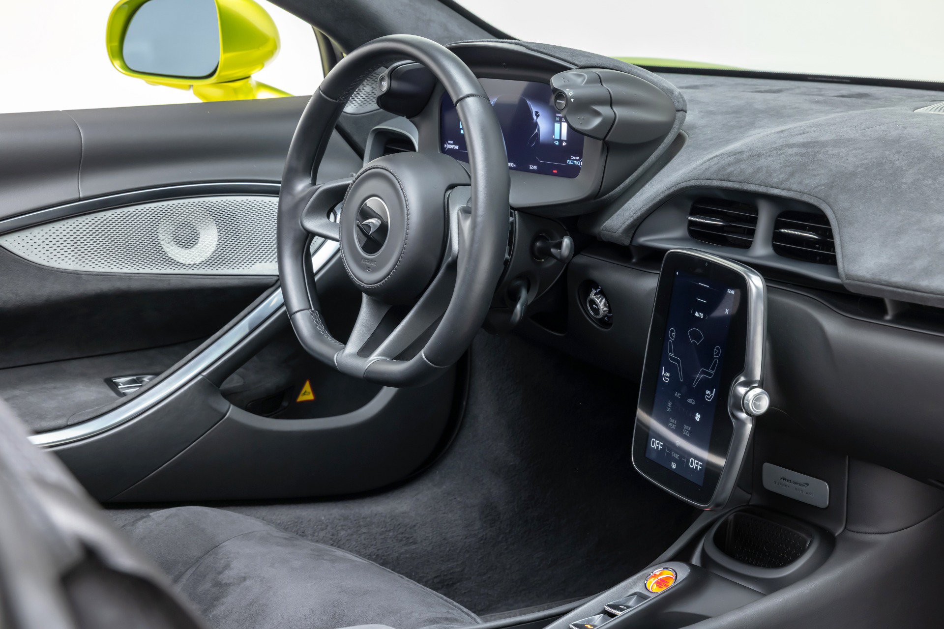 Used 2025 McLaren Artura Spider RWD image 59