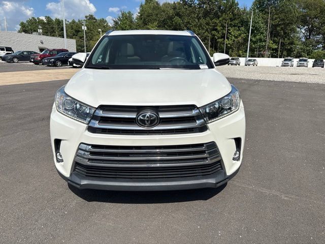 Used 2019 Toyota Highlander Limited FWD image 2