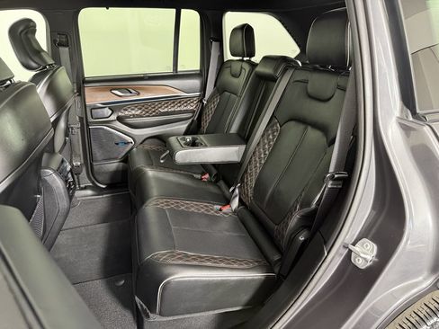 Used 2022 Jeep Grand Cherokee Summit w/ Advanced Protech Group IV AWD/4WD image 22