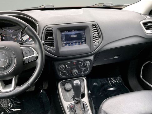 Used 2019 Jeep Compass Latitude w/ Cold Weather Group AWD/4WD image 7